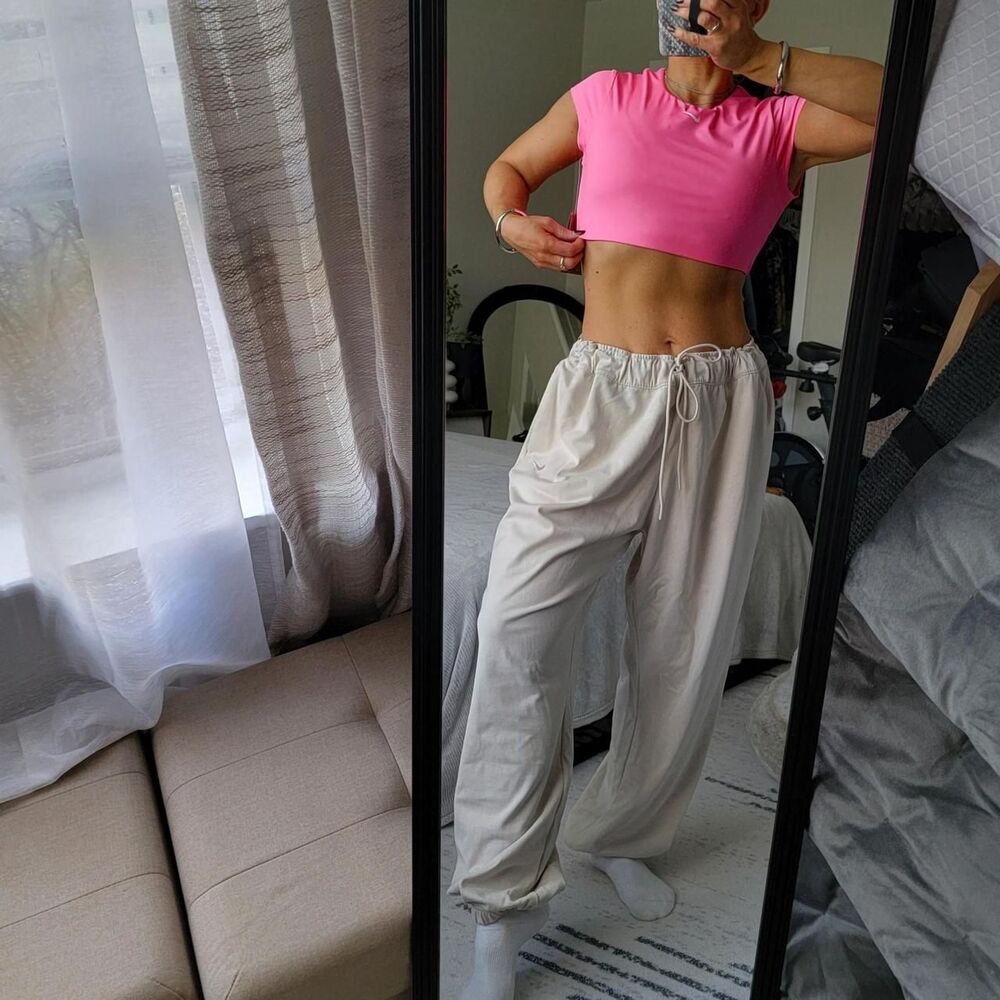 NWT NIKE Women's Bright Pink Crop Top